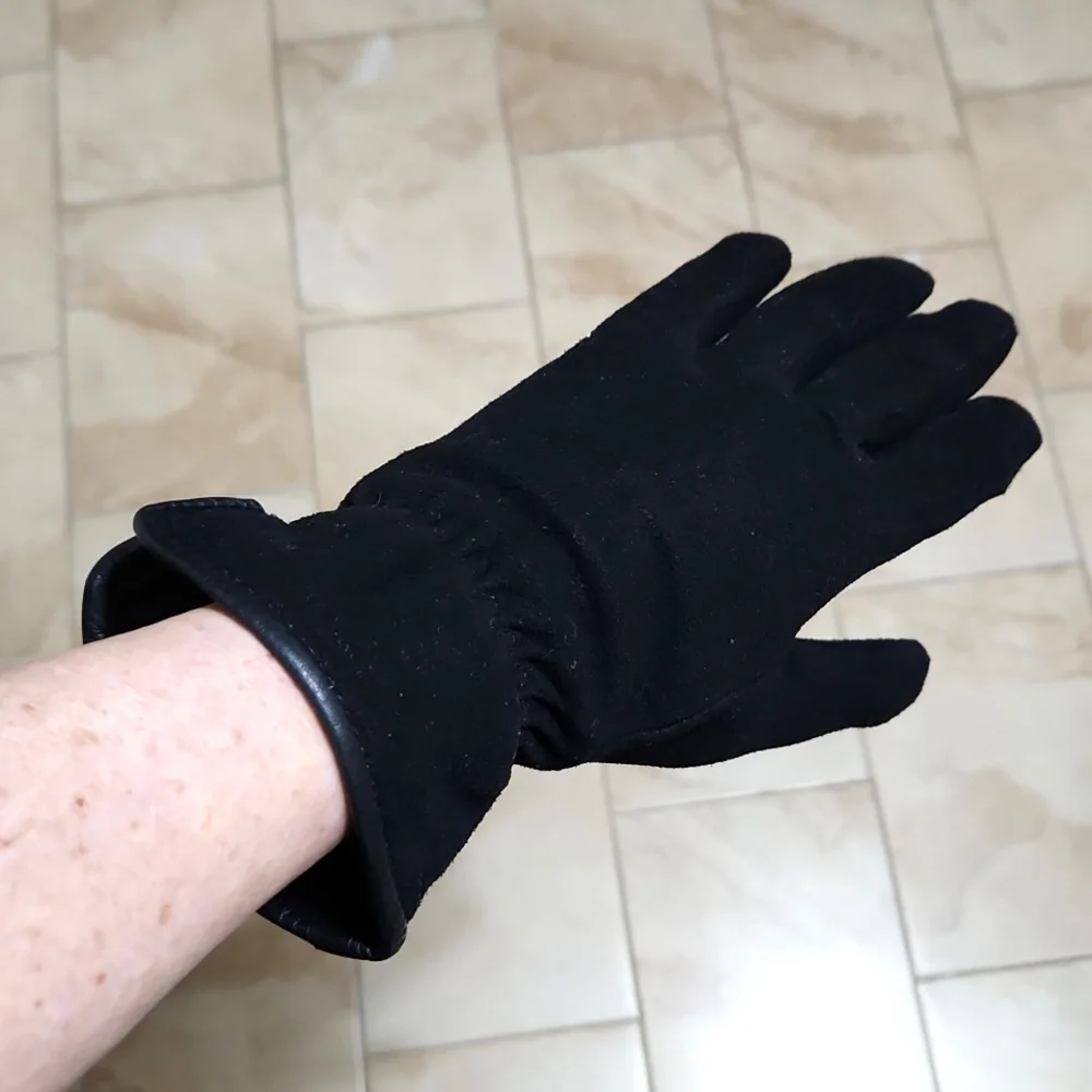 Grandoe Women's Black Microsuede Primaloft Gloves